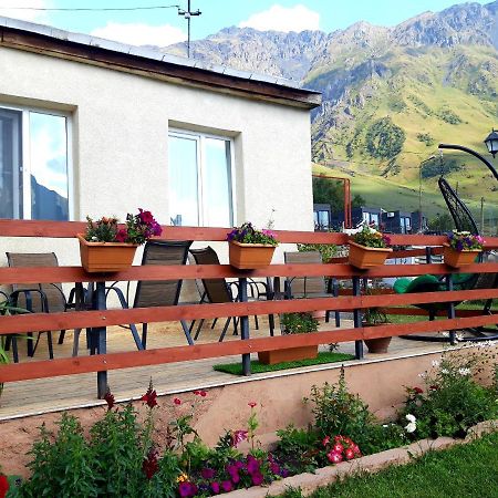 Guest House Elguja Qushashvili Kazbegi Ngoại thất bức ảnh