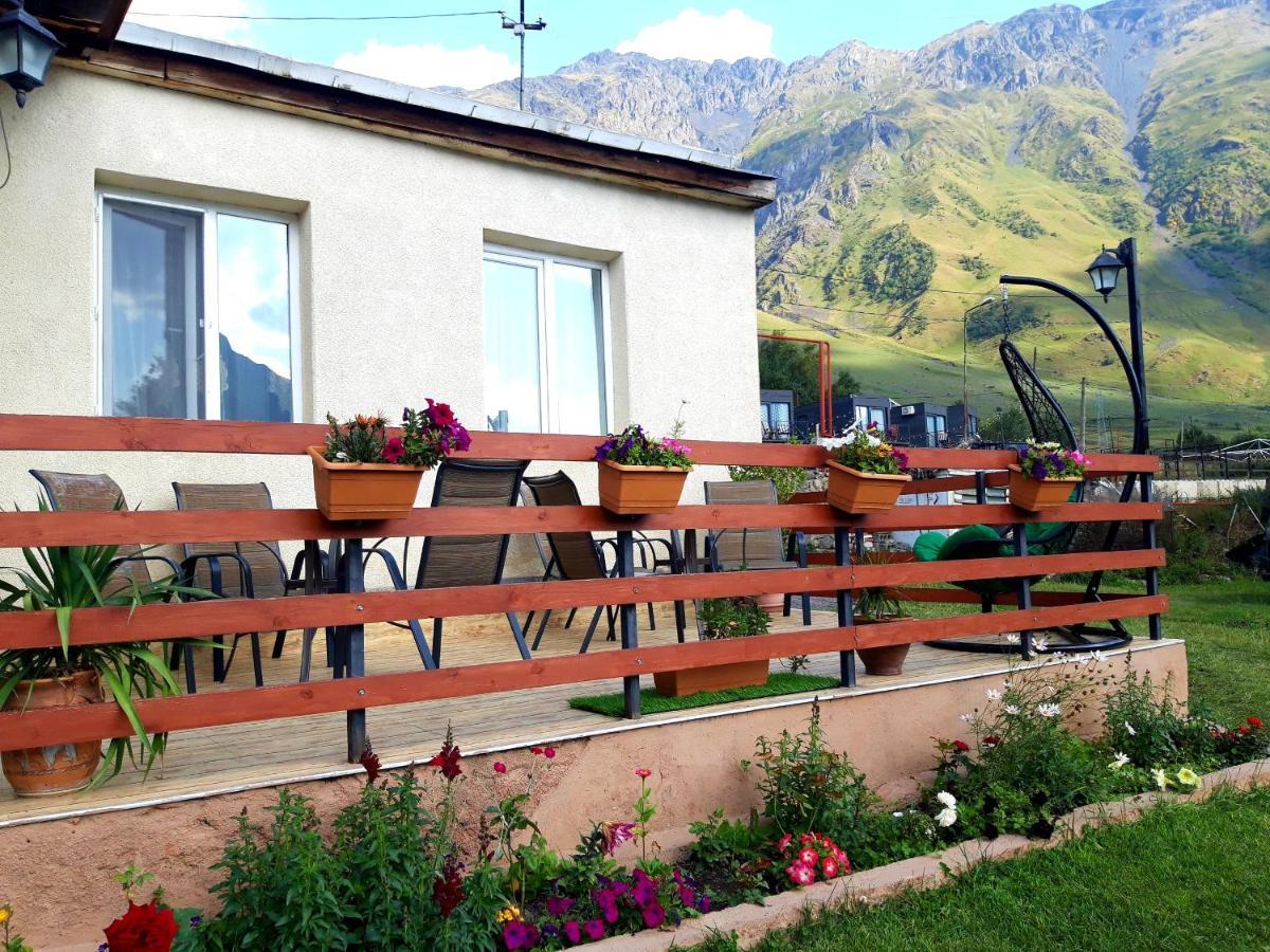 Guest House Elguja Qushashvili Kazbegi Ngoại thất bức ảnh
