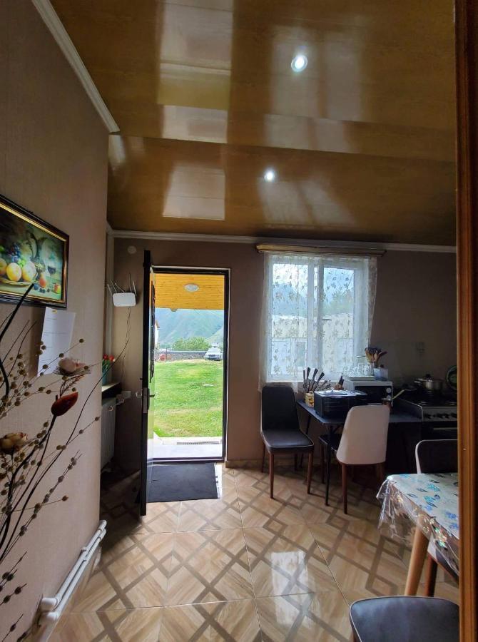 Guest House Elguja Qushashvili Kazbegi Ngoại thất bức ảnh