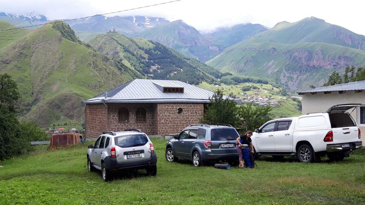 Guest House Elguja Qushashvili Kazbegi Ngoại thất bức ảnh